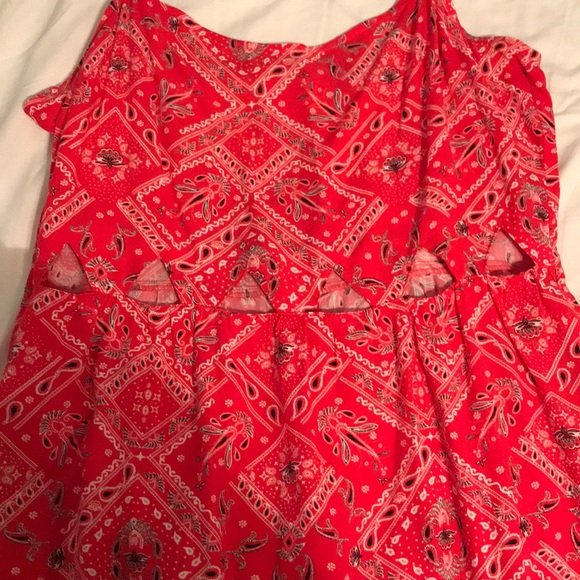 red bandana-printed dress - Picture 2 of 3